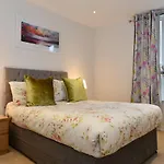 Kew Bridge Apartments