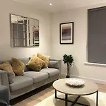 Kew Bridge Apartments